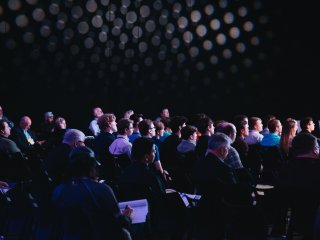 Конференция. Источник: Headway on Unsplash