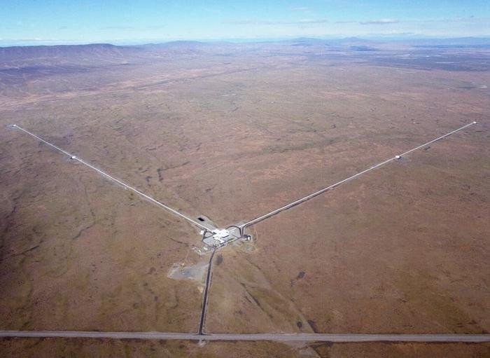 Детектор LIGO в Хэнфорде, штат Вашингтон. Второй детектор расположен в Ливингстоне, штат Луизиана. Фото: Mark Hannam / LIGO