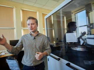 ИИ в химии, новые материалы и «переключаемые» молекулы. Студенческий тур в ИОНХ РАН. Фото: Елена Либрик / «Научная Россия»