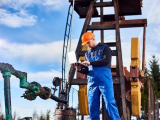 В ЮУрГУ модернизируют нефте- и газодобывающее оборудование. Фото: ArtPhoto_studio / фотобанк Freepik