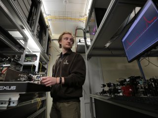 Ученые физического факультета МГУ показали свои разработки в преддверии фестиваля NAUKA 0+. Фото: Ольга Мерзлякова / «Научная Россия»