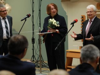 Лауреатов премии OGANESSON–2025 наградили в зале Микеланджело Пушкинского музея. Фото: Николай Малахин / Научная Россия