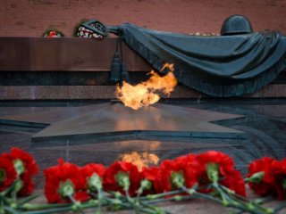 Могила Неизвестного Солдата в Александровском саду. Фото © РИА Новости / Денис Гришкин
