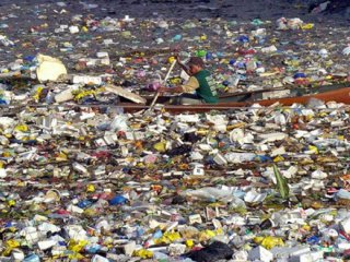 В Мировом океане плавает около 270 тысяч тонн пластика