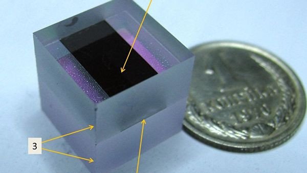 "Бутерброд" из сапфира (3) и графита/© Анатолий Рахель