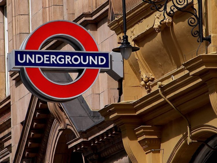 В 1863 г. открыто лондонское метро