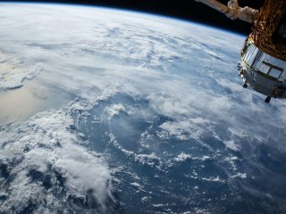 Не допустить озоновые дыры: исследование атмосферы и мобильный лидар. Источник: NASA / Фотобанк Unsplash 