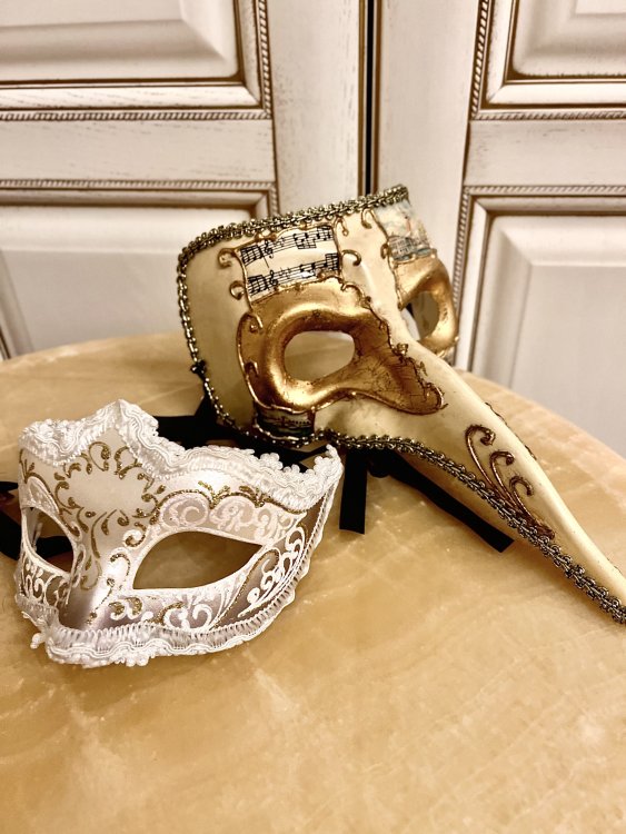 Венецианская маска — один из самых узнаваемых символов карнавала