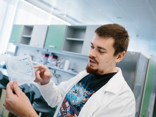 Биолог Артем Исаев. Фото: Ольга Мерзлякова / «Научная Россия»