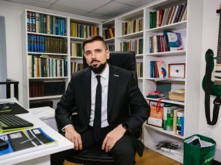 Евгений Максимов в своем кабинете. Фото: Ольга Мерзлякова / «Научная Россия»