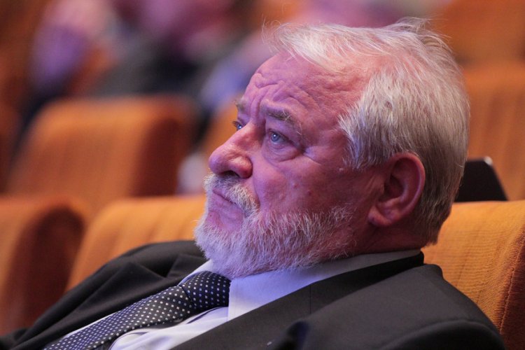 Сергеев ожидает, что на следующих выборах в РАН, которые пройдут через 2,5 года, электронная система голосования будет распространена на все отделения академии. 