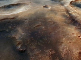 Новые фотографии поверхности Марса указывают на наличие воды и метана