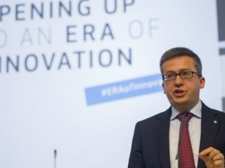 Еврокоммиссар ЕС по науке хочет поддержать прикладные исследования