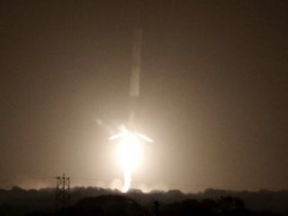SpaceX впервые удалось вернуть на Землю ступень ракеты Falcon 9