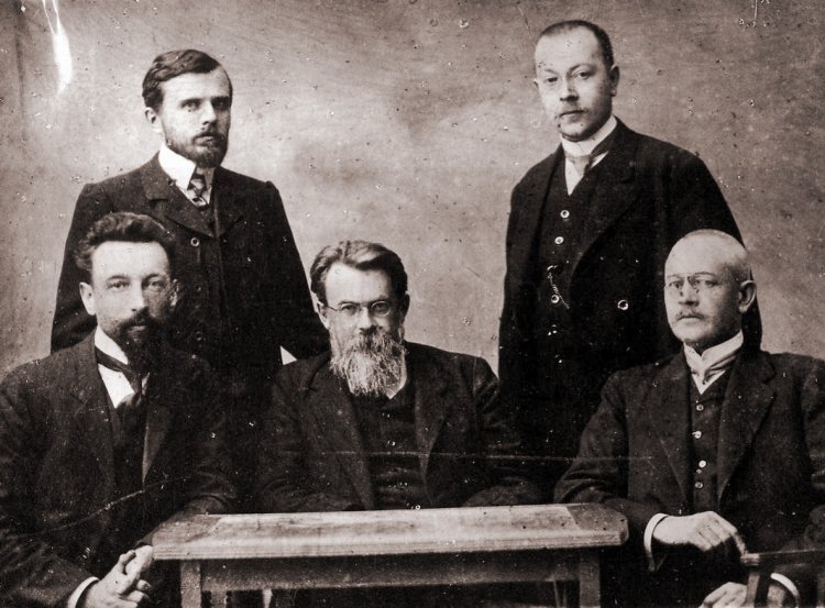 Владимир Иванович Вернадский и его ассистенты в Московском университете в 1911 г.