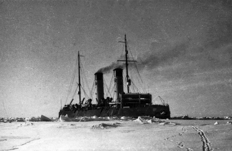 "Красин" во льдах. 1933 г.