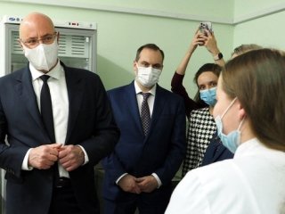 Дмитрий Чернышенко в молодежной лаборатории Национального исследовательского Мордовского государственного университета имени Н.П.Огарёва. Фото пресс-службы главы Республики Мордовия