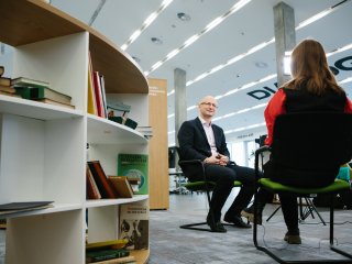 Запись интервью с профессором Сколтеха Дмитрием Гориным. Фото: Ольга Мерзлякова / «Научная Россия»