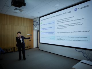 На фотонах и нейтральных атомах: журналистам показали квантовые вычислители МГУ. Фото: Елена Либрик / «Научная Россия»