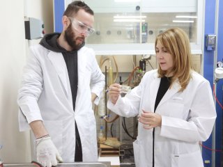 Технологию производства ПЭТ на основе титановых катализаторов разработали ученые КБГУ. Фото: пресс-служба КБГУ  