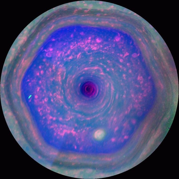 Шестиугольный шторм на Сатурне