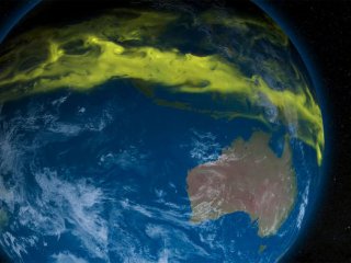 Озоновый слой утолщается над полюсами и становится все тоньше над средними широтами