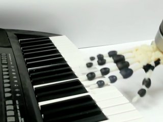 Ученые напечатали на 3D-принтере руку-робота, которая играет на пианино