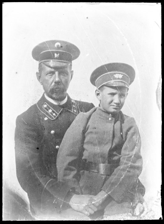 Игорь Курчатов с отцом