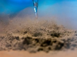 Распылитель жидкого азота может очистить лунную пыль
