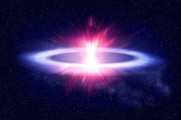 Астрономы наблюдают взрыв в космосе, похожий на плоский диск