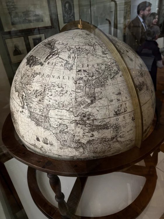 Глобус XVII века. Автор фото - Софья Неверова
