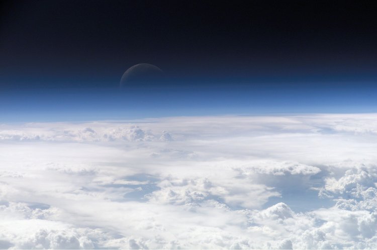 Под давлением атмосферы. Источник: NASA Earth Observatory / Общественное достояние / Wikipedia