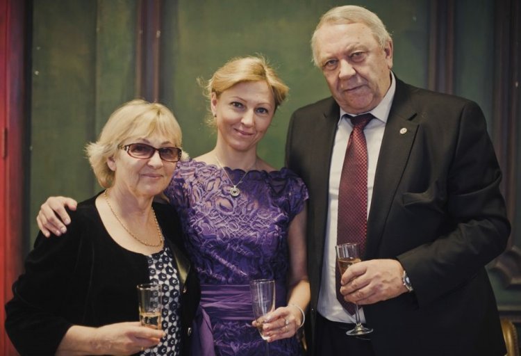 Владимир Евгеньевич Фортов с дочерью и супругой