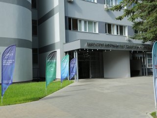 Реальное видео от сгенерированного отличат по специальной «подписи». Фото: Ольга Мерзлякова / Научная Россия