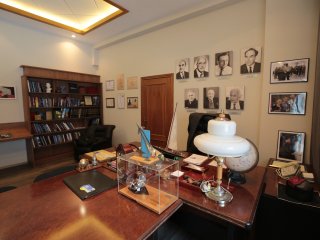 Академику Фортову — 80 лет! В ОИВТ РАН открылась мемориальная доска в память о великом ученом. Фото: Ольга Мерзлякова / Научная Россия