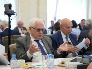Президиум РАН заслушал доклады лауреатов Государственных премий в области науки и технологий 2025 г. Источник фото: Российская академия наук