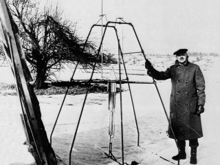 16 марта 1926 года. Роберт Годдард запустил первую ракету на жидком топливе