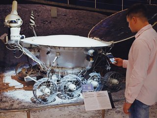 Космонавты рассказали о любимых экспонатах московского Музея космонавтики…
