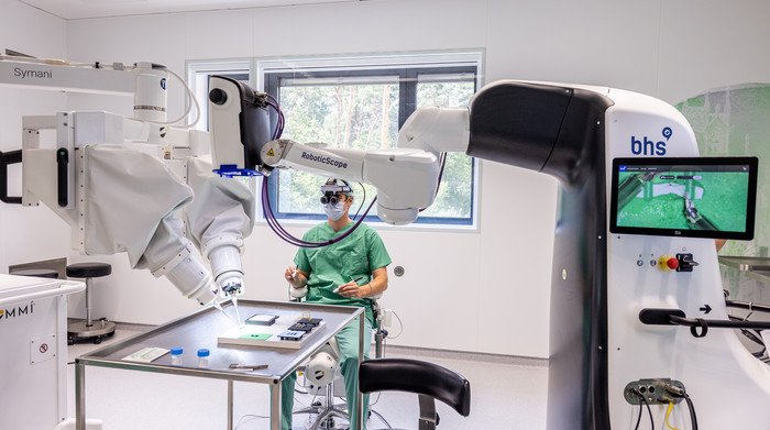Микрохирурги из Германии впервые в мире проводят полностью роботизированные операции 