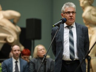 Лауреатов премии OGANESSON–2025 наградили в зале Микеланджело Пушкинского музея. Фото: Николай Малахин / Научная Россия