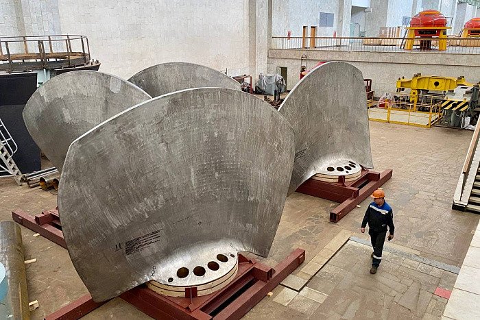 Лопасти рабочего колеса. Фото: ПАО «РусГидро»