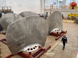 Лопасти рабочего колеса. Фото: ПАО «РусГидро»