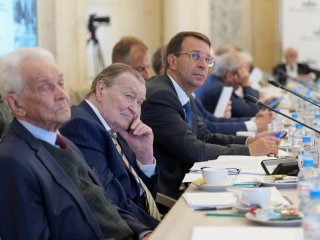 Президиум РАН заслушал доклады лауреатов Государственных премий в области науки и технологий 2025 г. Источник фото: Российская академия наук