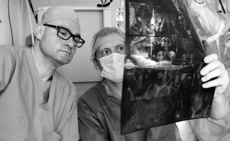 За плечами доктора Д.Ю. Пушкаря — более30 лет врачебного стажа и более тысячи роботических операций, пока на роботе da Vinci
