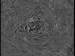 Детальное фото лунных кратеров