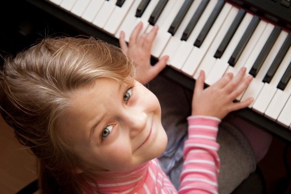 Занятия музыкой формируют новые связи в мозге ребенка