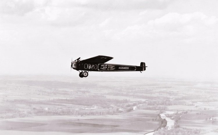 2 мая 1923 года. Стартовал первый беспосадочный трансконтинентальный перелет