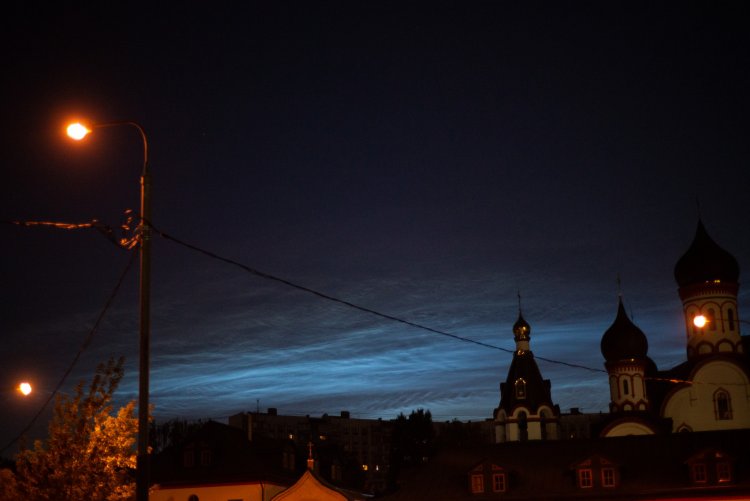 Серебристые облака над Москвой