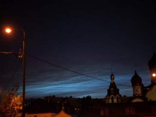 Серебристые облака над Москвой
